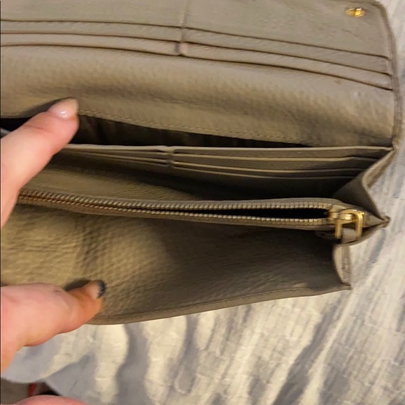 Prada saffiano wallet. - Picture 3 of 6